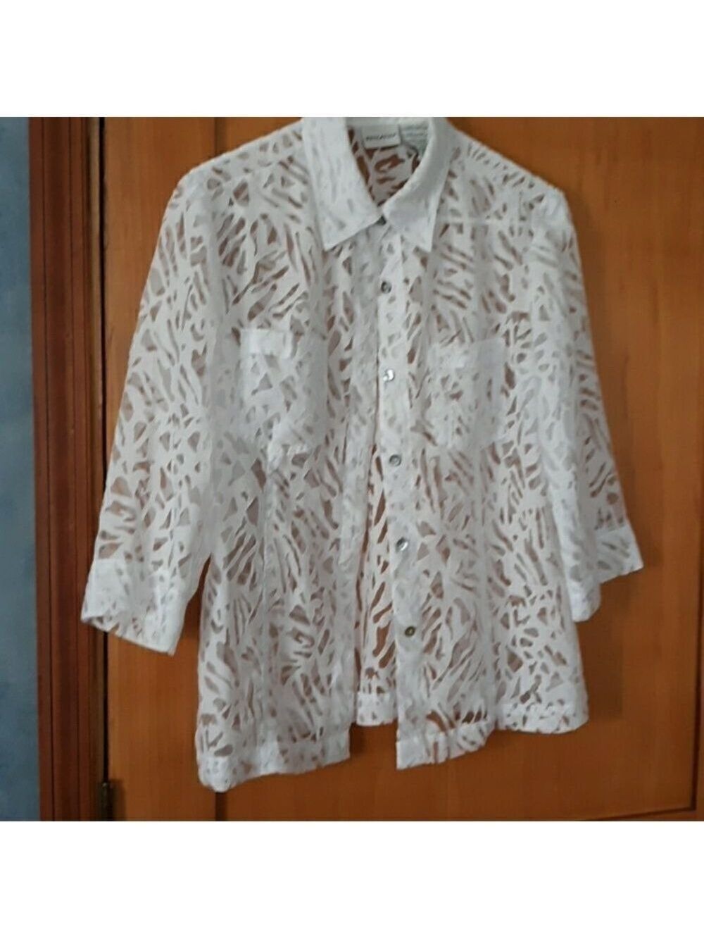 White Stag Women White  Blouse 2 front pockets 6 Button Size S